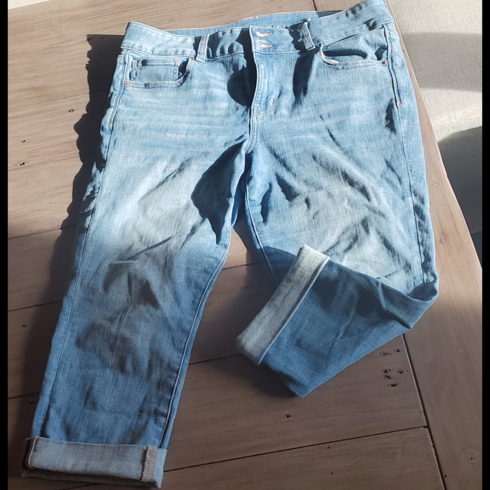 14Short American Eagle Artist Crop Jeans